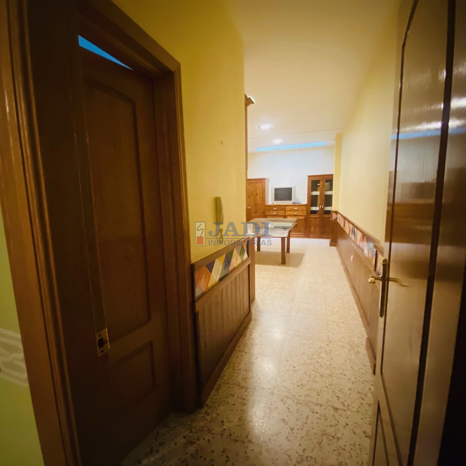 For sale of house in Valdepeñas