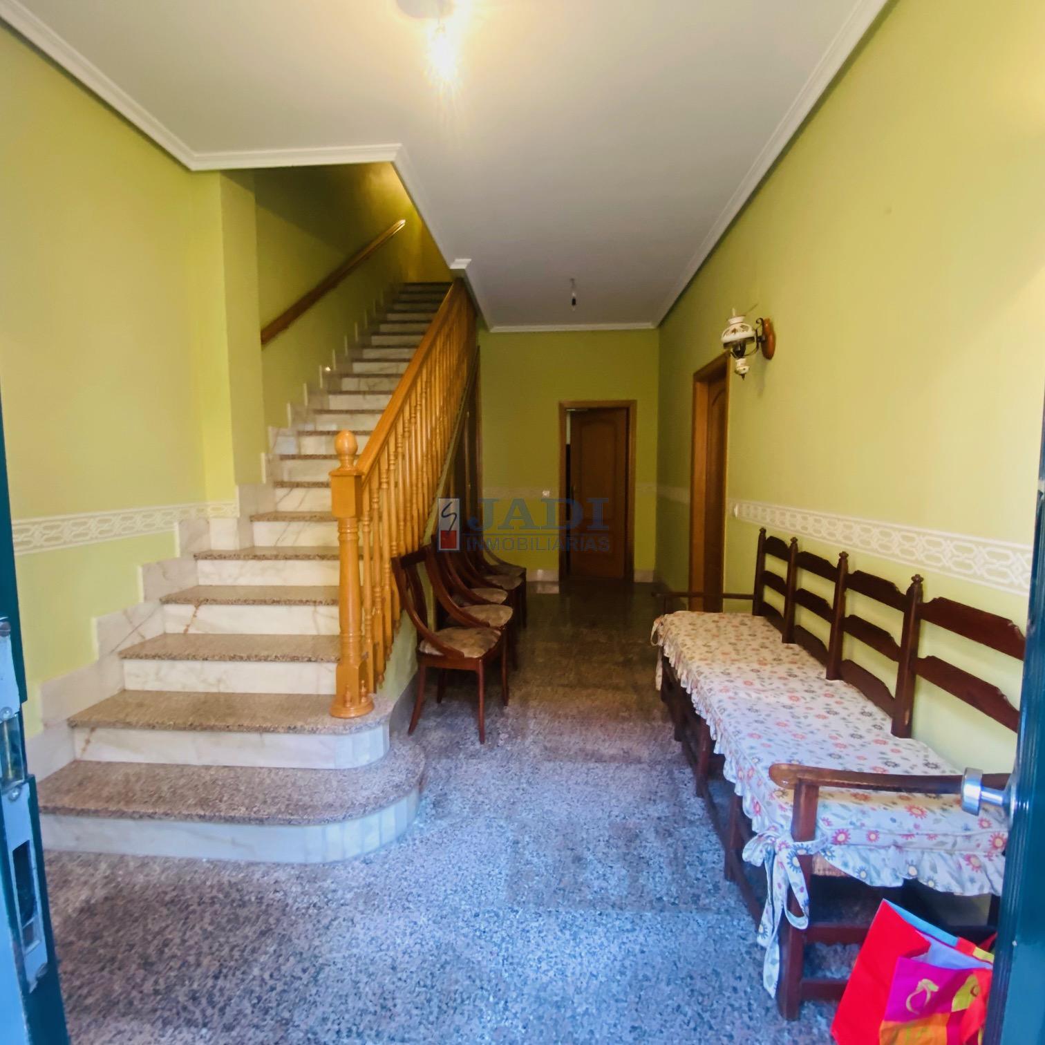 For sale of house in Valdepeñas