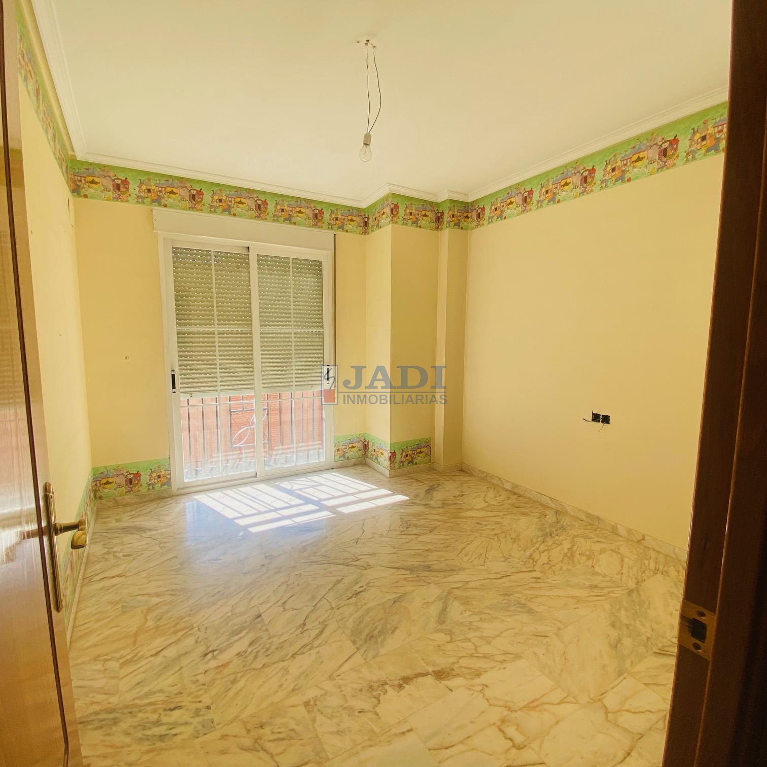 For sale of house in Valdepeñas
