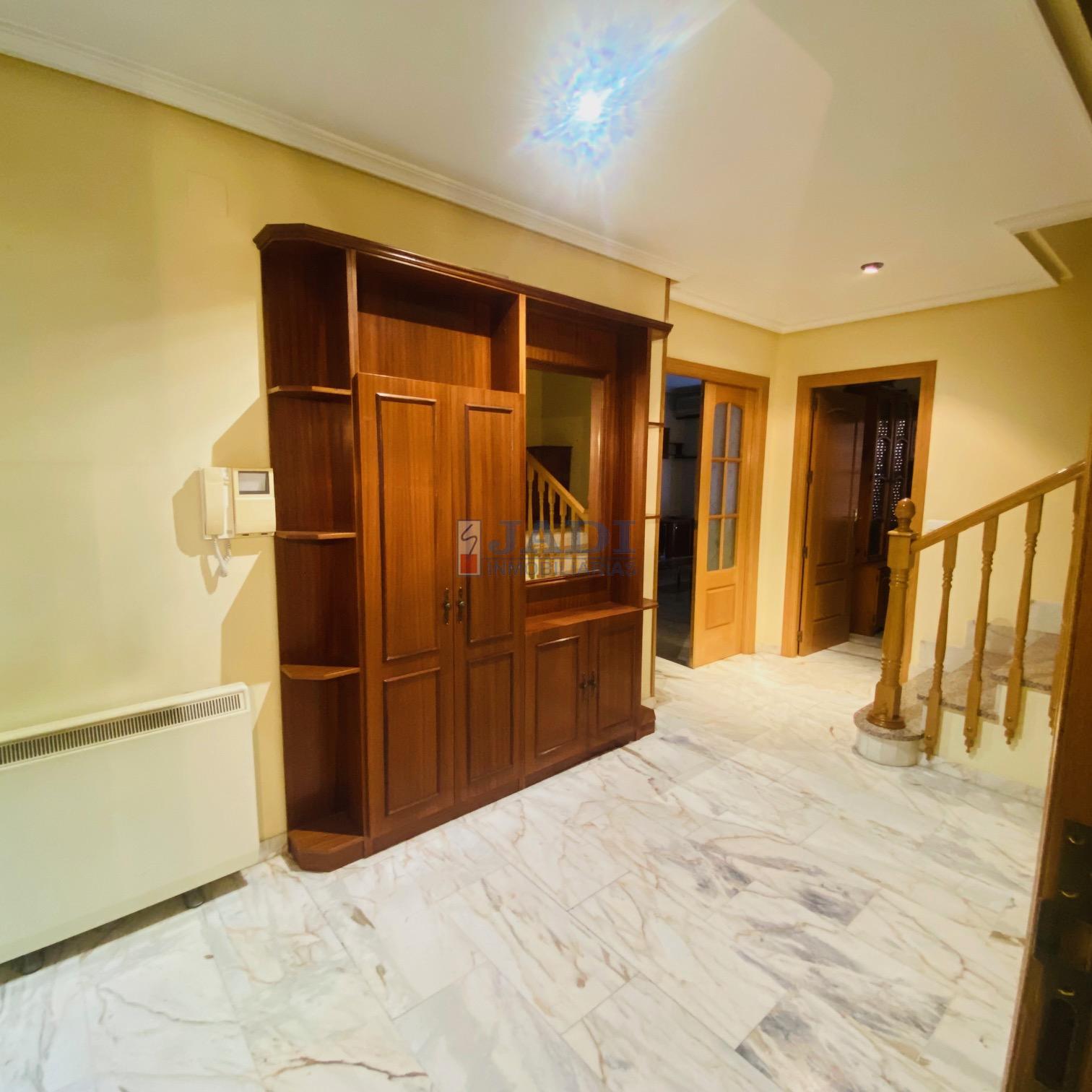 For sale of house in Valdepeñas