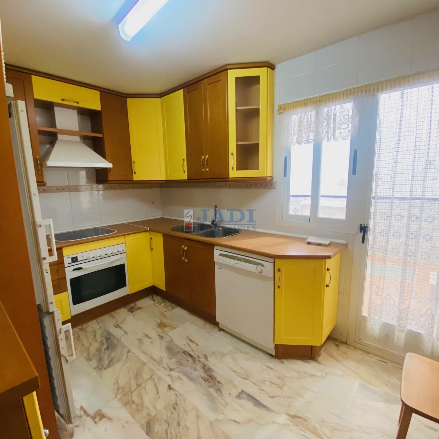 For sale of house in Valdepeñas