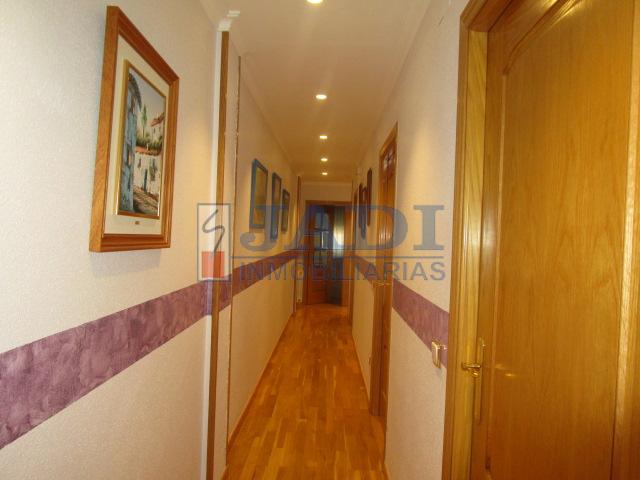 For sale of flat in Valdepeñas