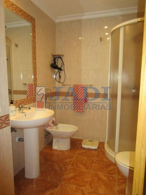 For sale of flat in Valdepeñas