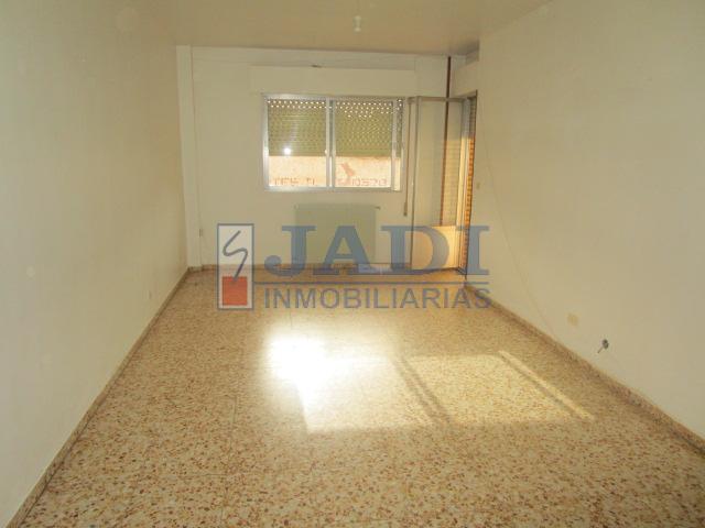 For sale of flat in Valdepeñas