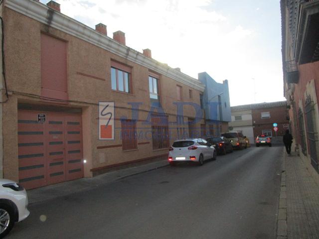 For sale of garage in Valdepeñas