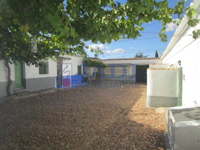 For sale of house in Valdepeñas