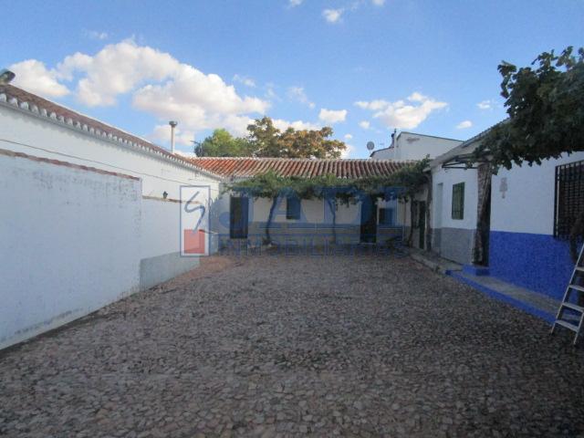 For sale of house in Valdepeñas