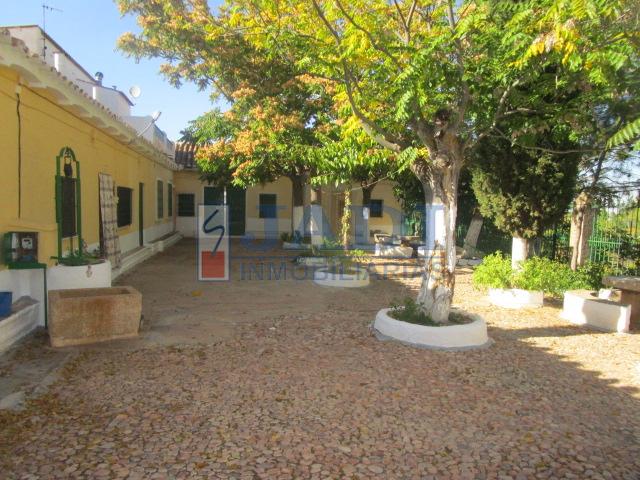 For sale of house in Valdepeñas