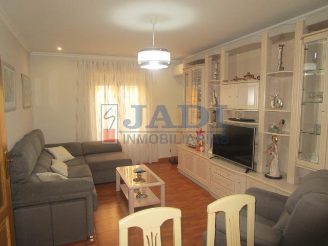 For sale of house in Valdepeñas