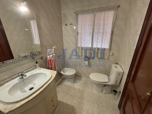 Venta de casa en Valdepeñas
