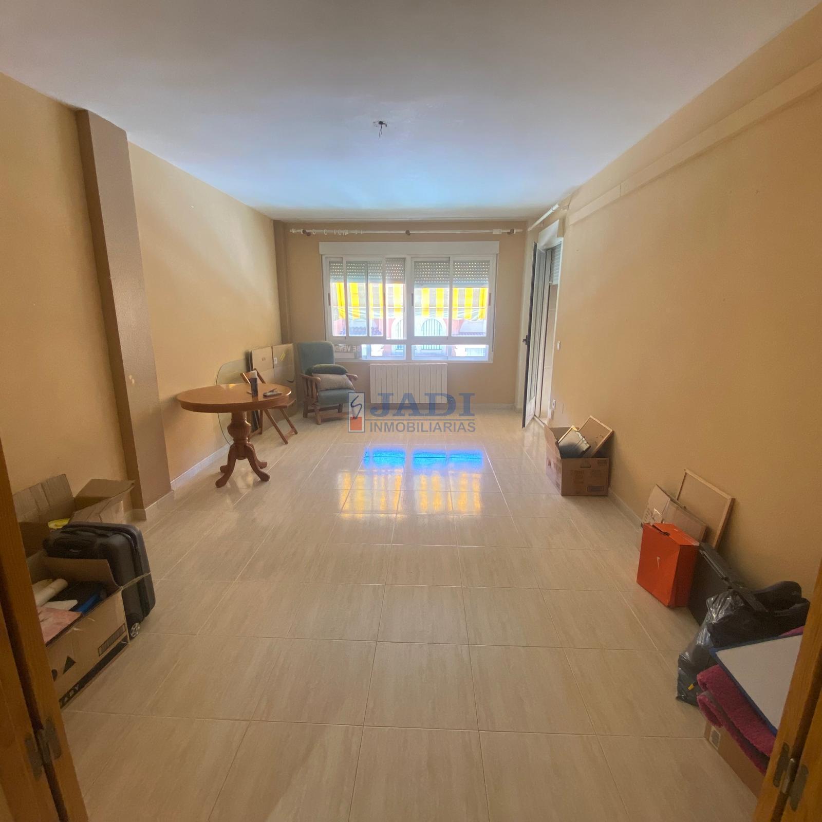 For sale of flat in Valdepeñas