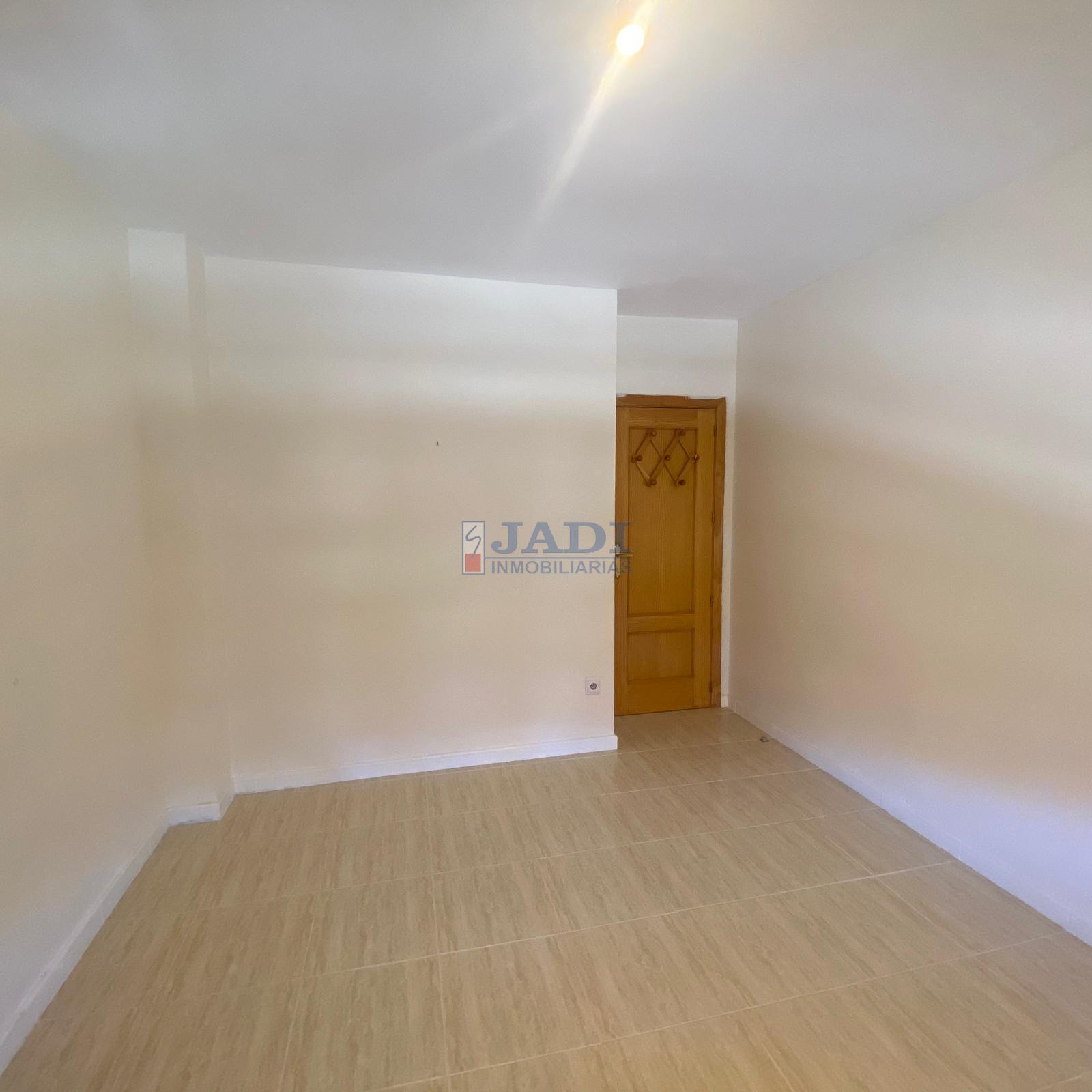 For sale of flat in Valdepeñas