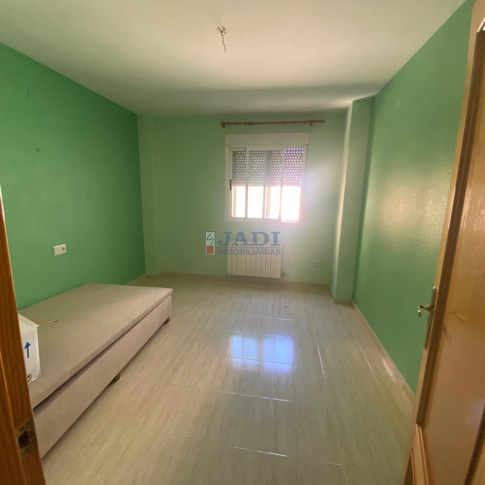 For sale of flat in Valdepeñas