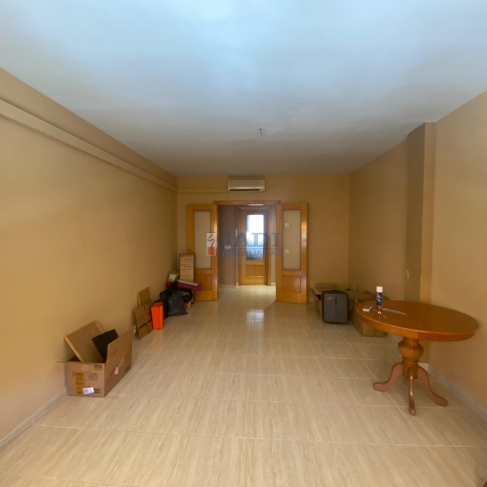 For sale of flat in Valdepeñas