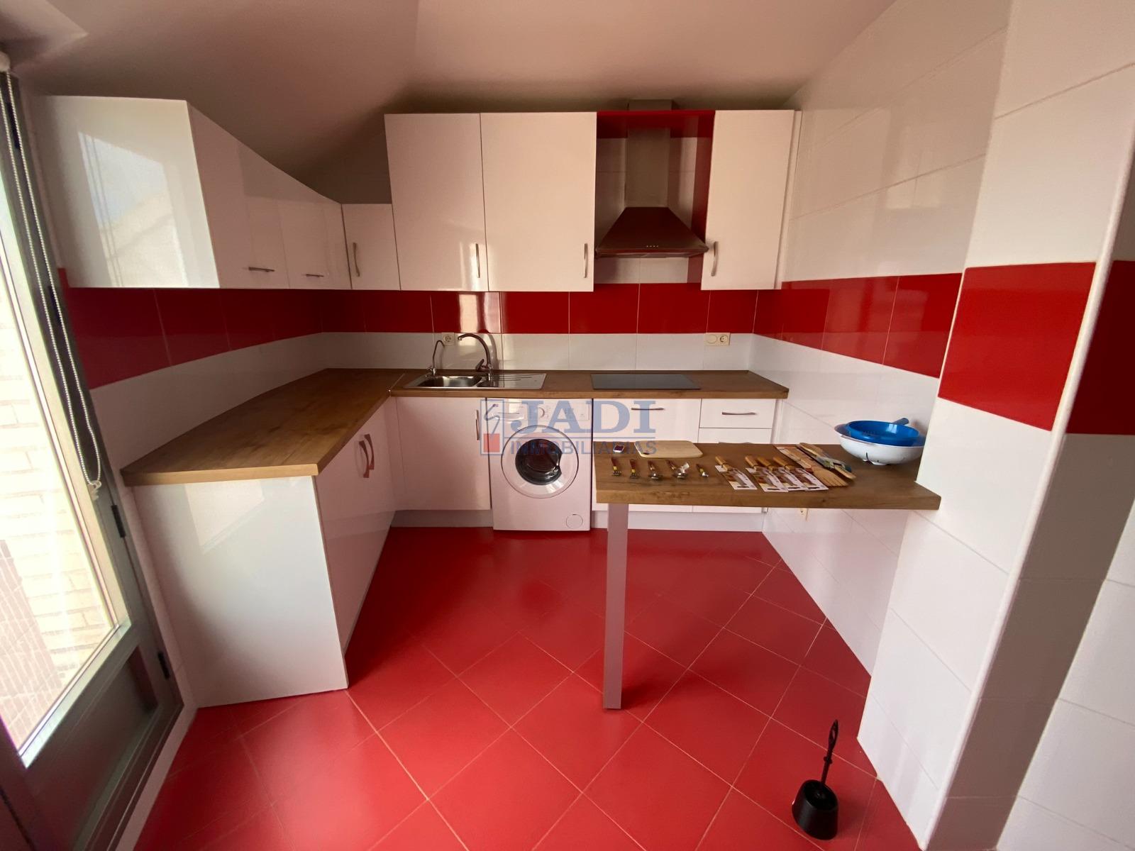 For rent of penthouse in Valdepeñas