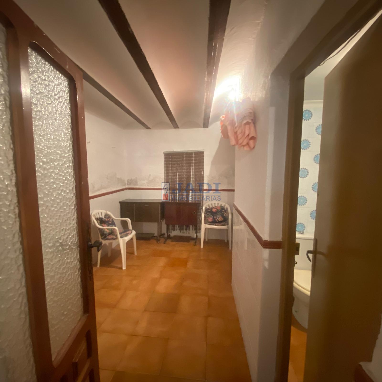 For sale of house in Valdepeñas