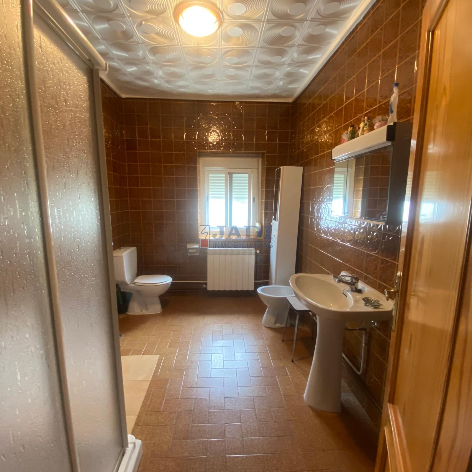 For sale of house in Valdepeñas
