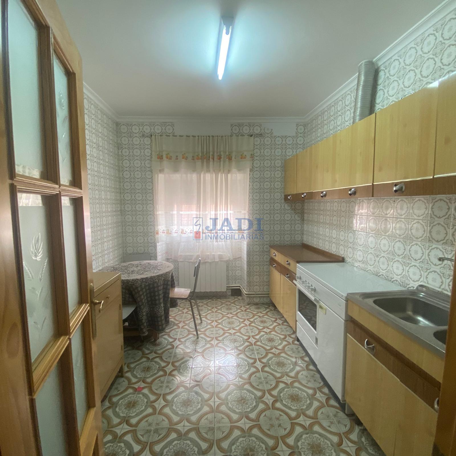 For sale of house in Valdepeñas