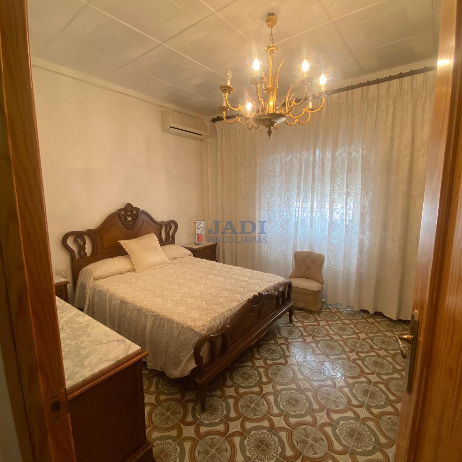 For sale of house in Valdepeñas