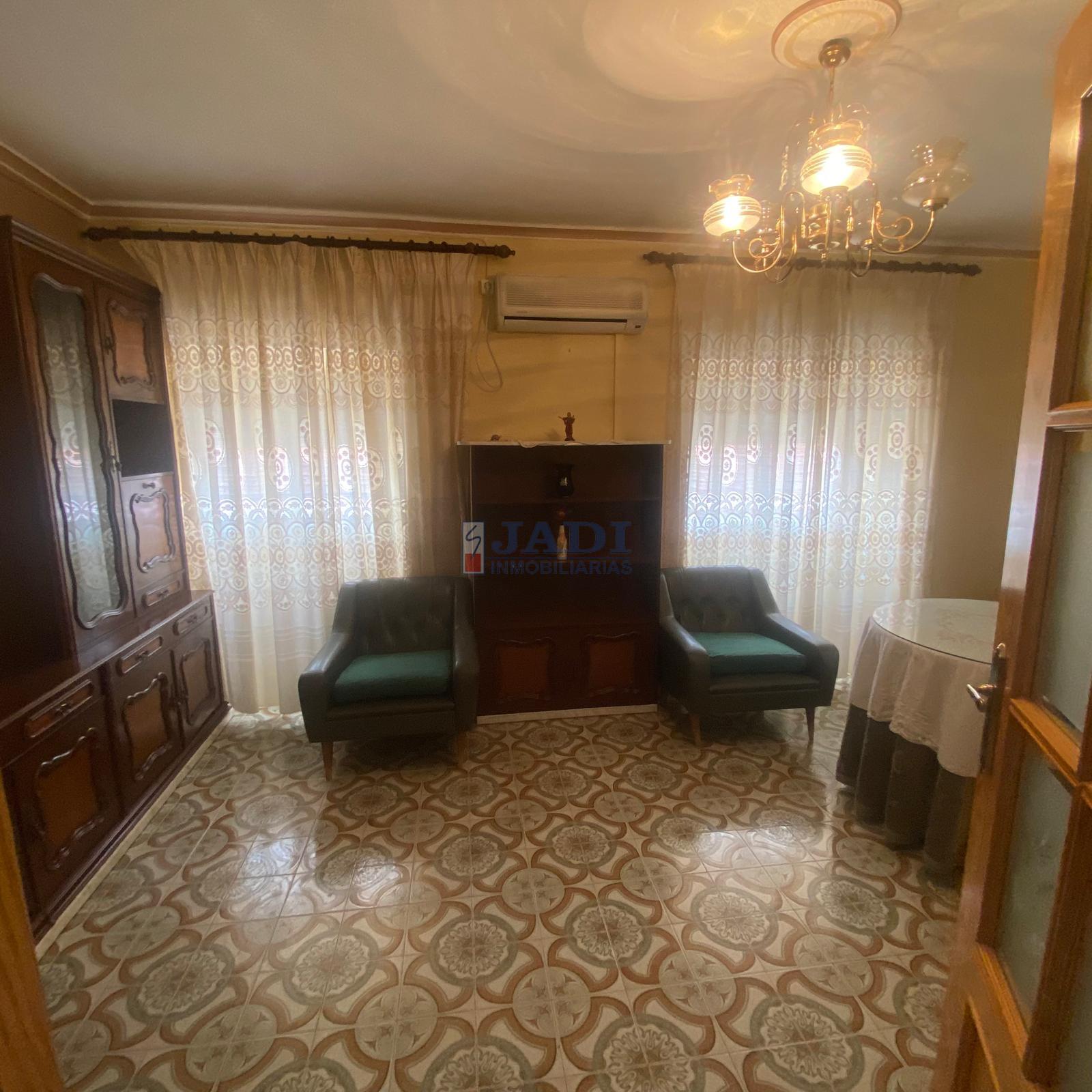 For sale of house in Valdepeñas