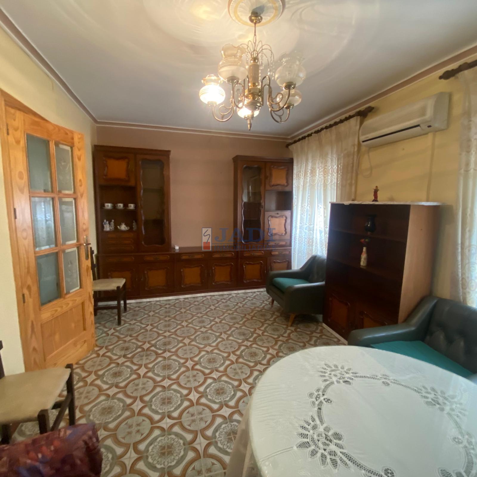 For sale of house in Valdepeñas