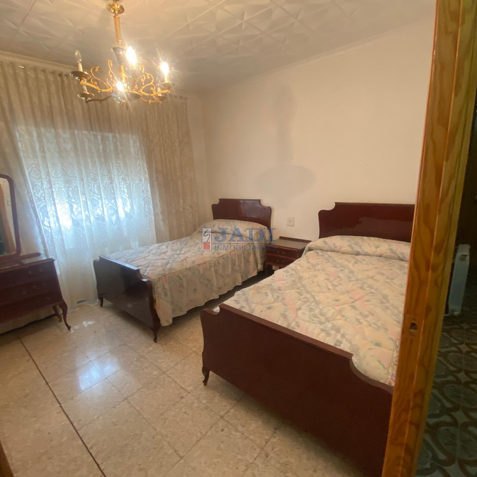 For sale of house in Valdepeñas