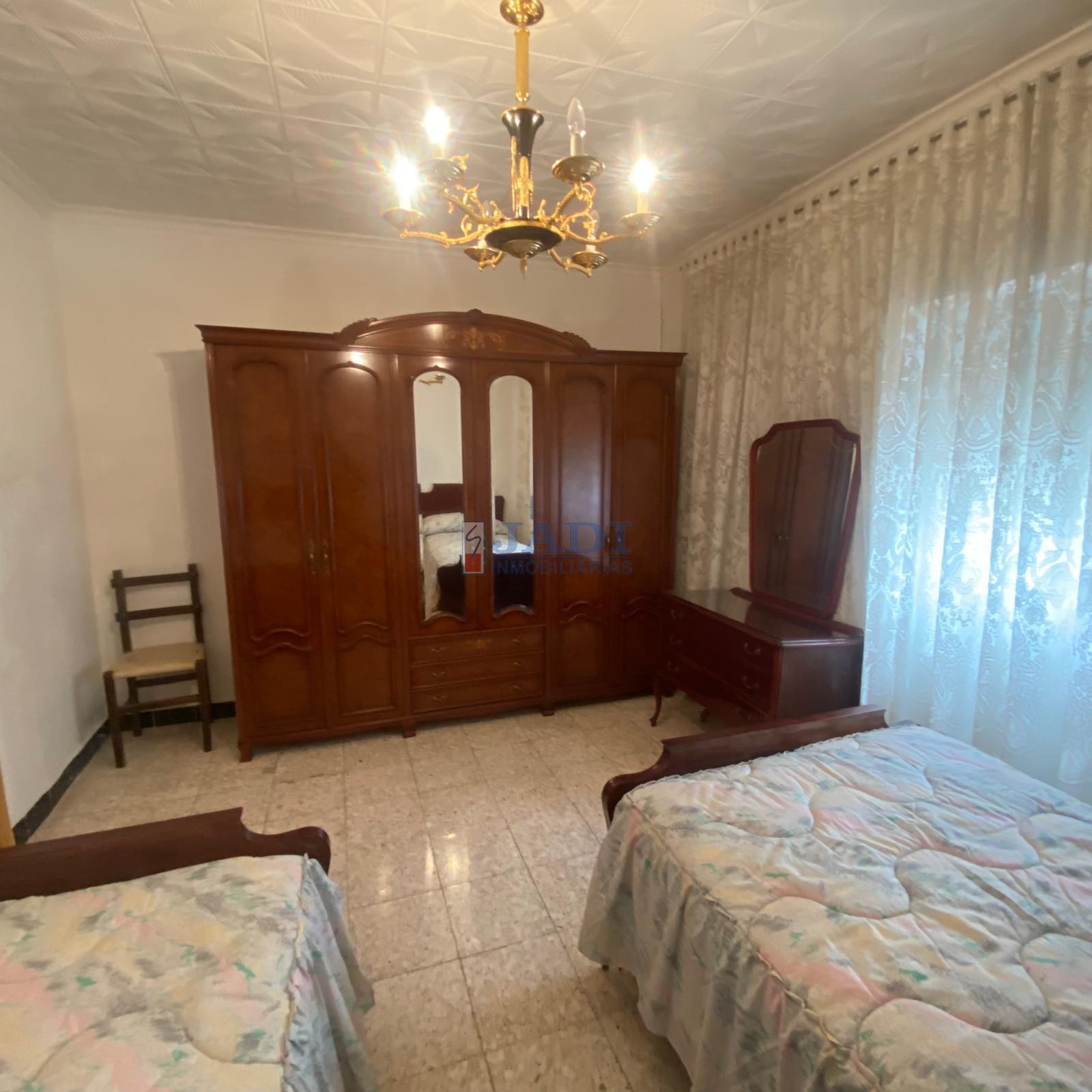 For sale of house in Valdepeñas