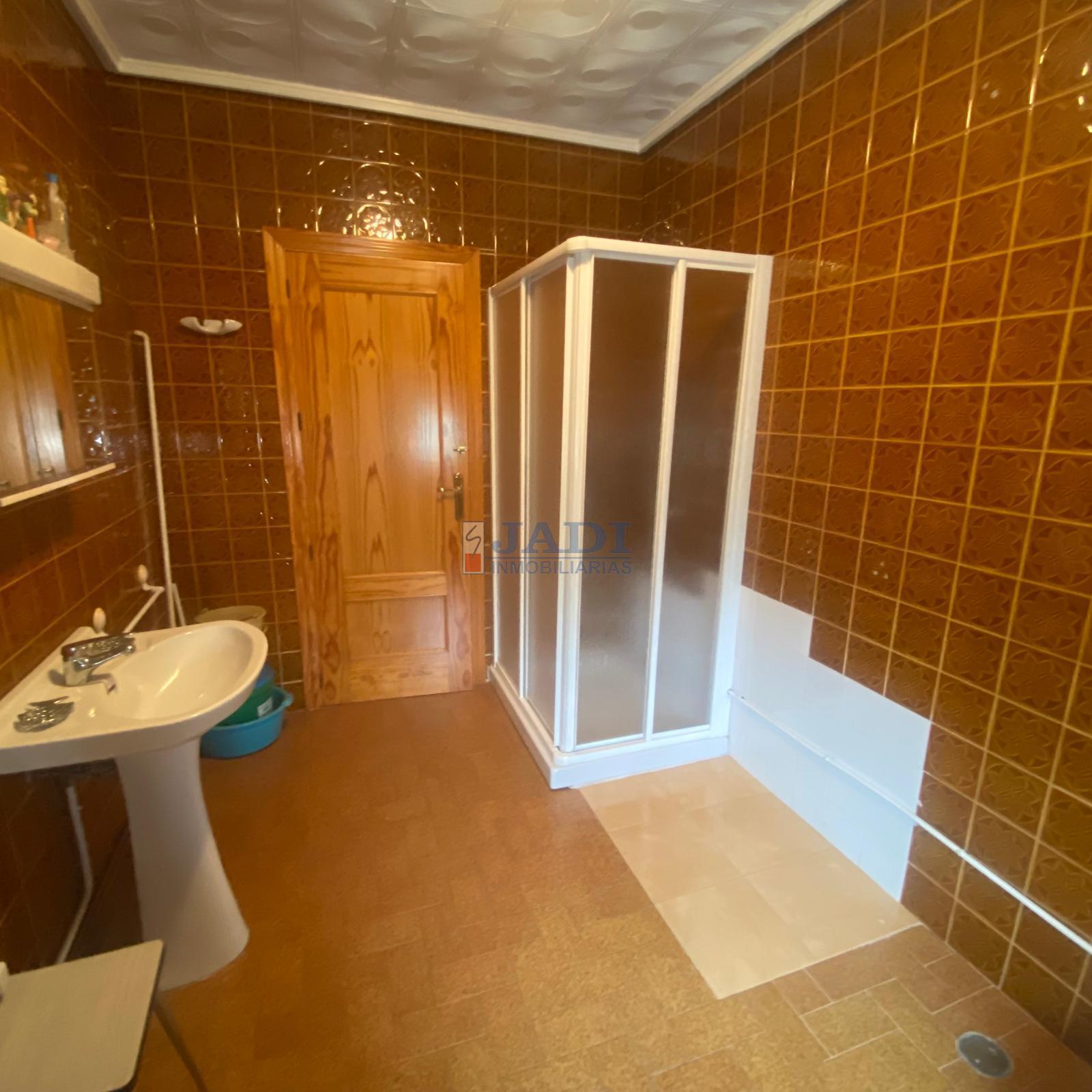 For sale of house in Valdepeñas