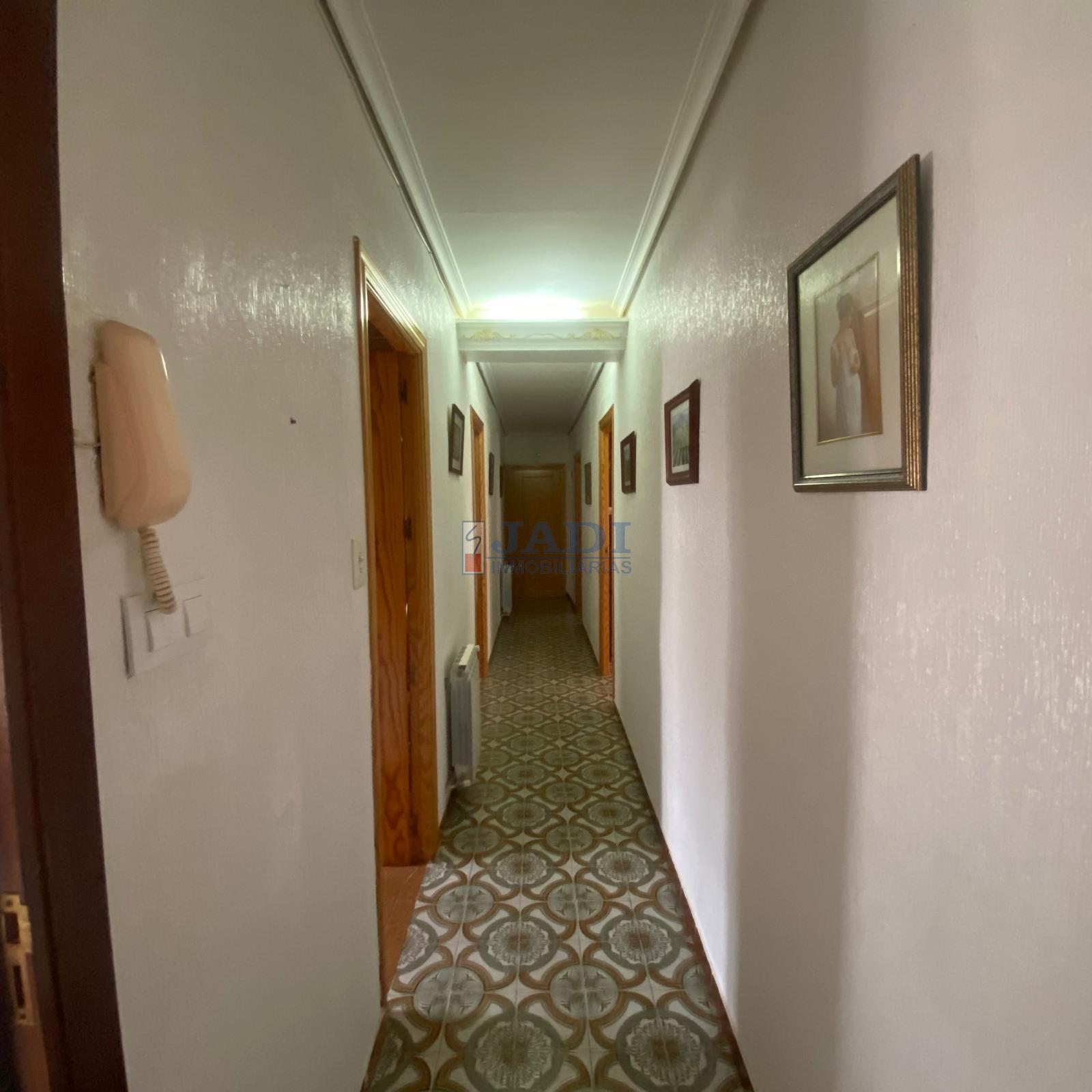 For sale of house in Valdepeñas