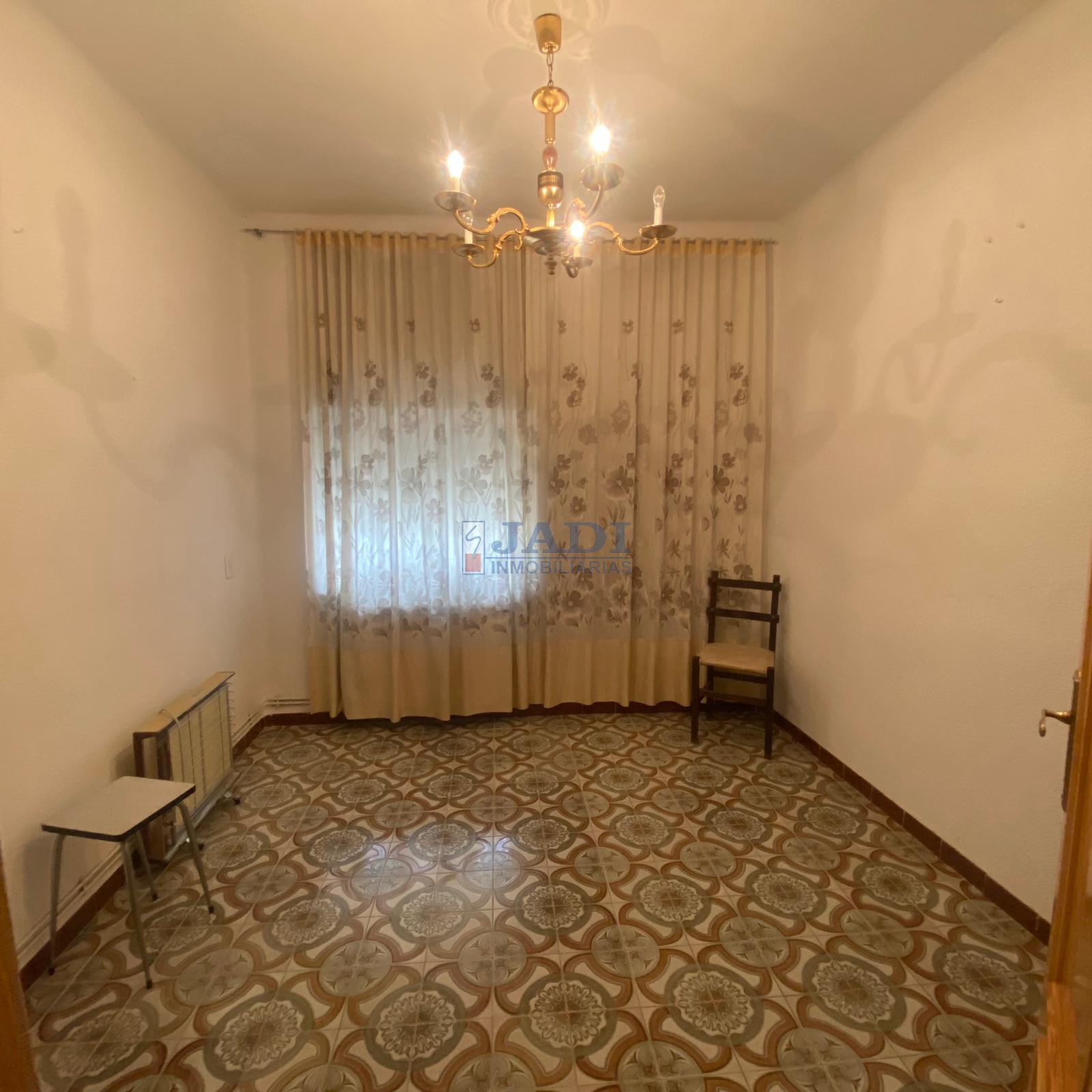 For sale of house in Valdepeñas