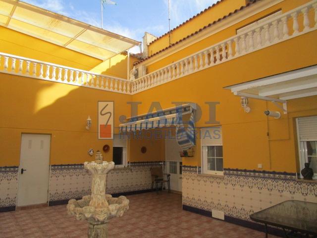 Venta de casa en Valdepeñas