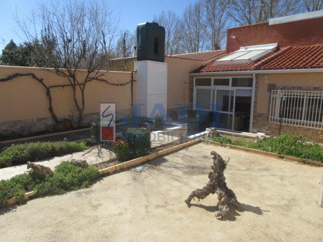 For sale of house in Valdepeñas