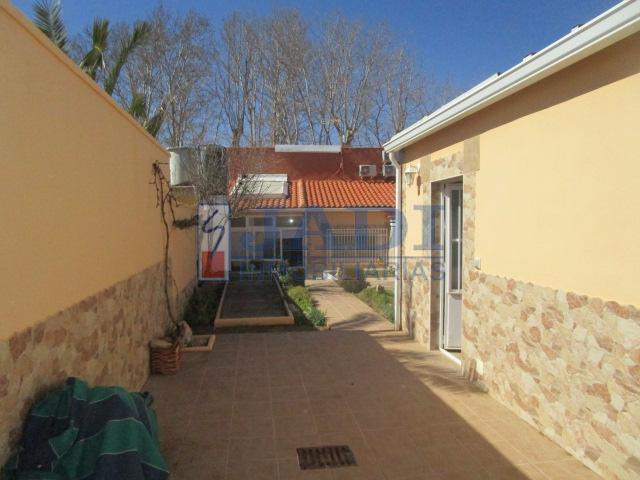 For sale of house in Valdepeñas
