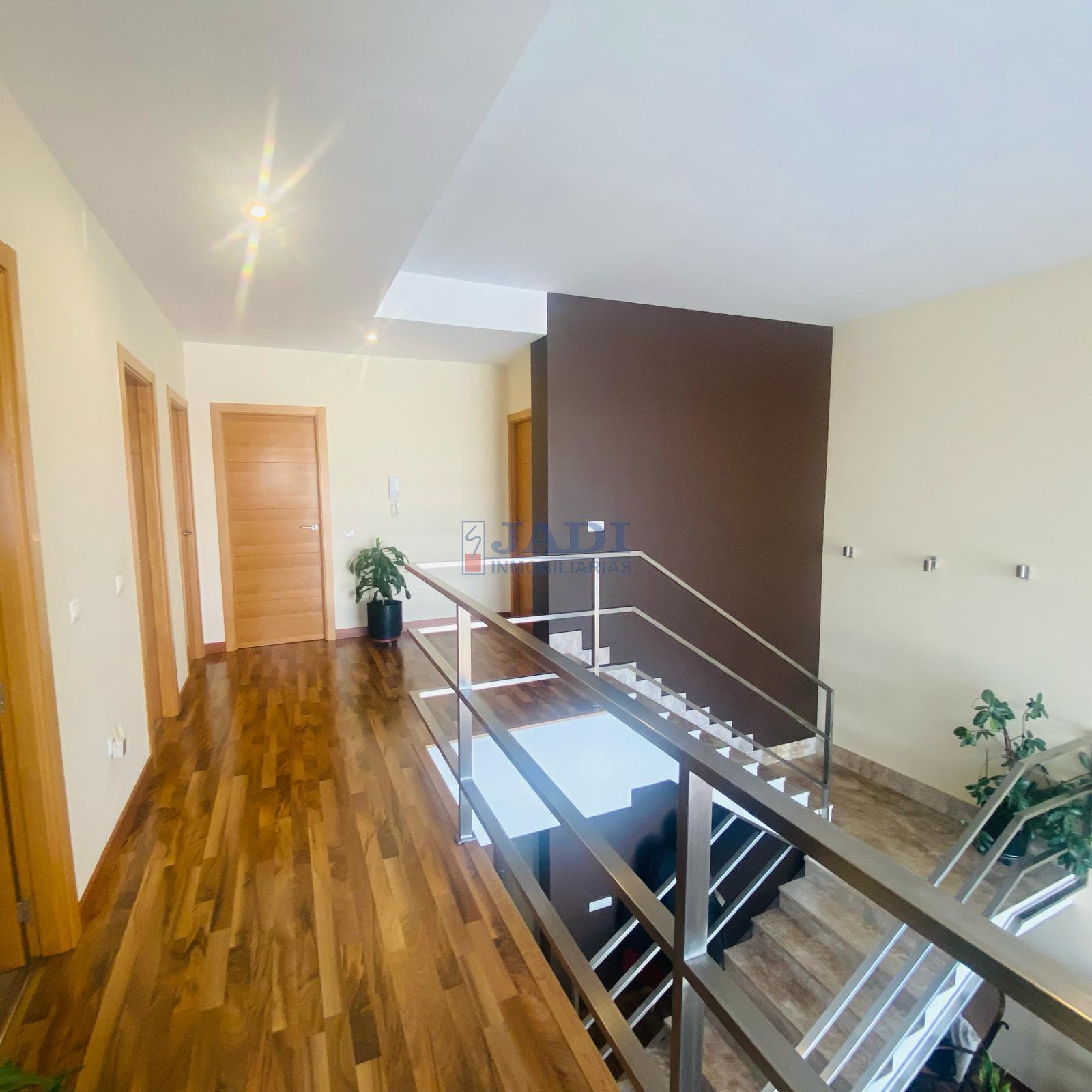 For sale of house in Valdepeñas