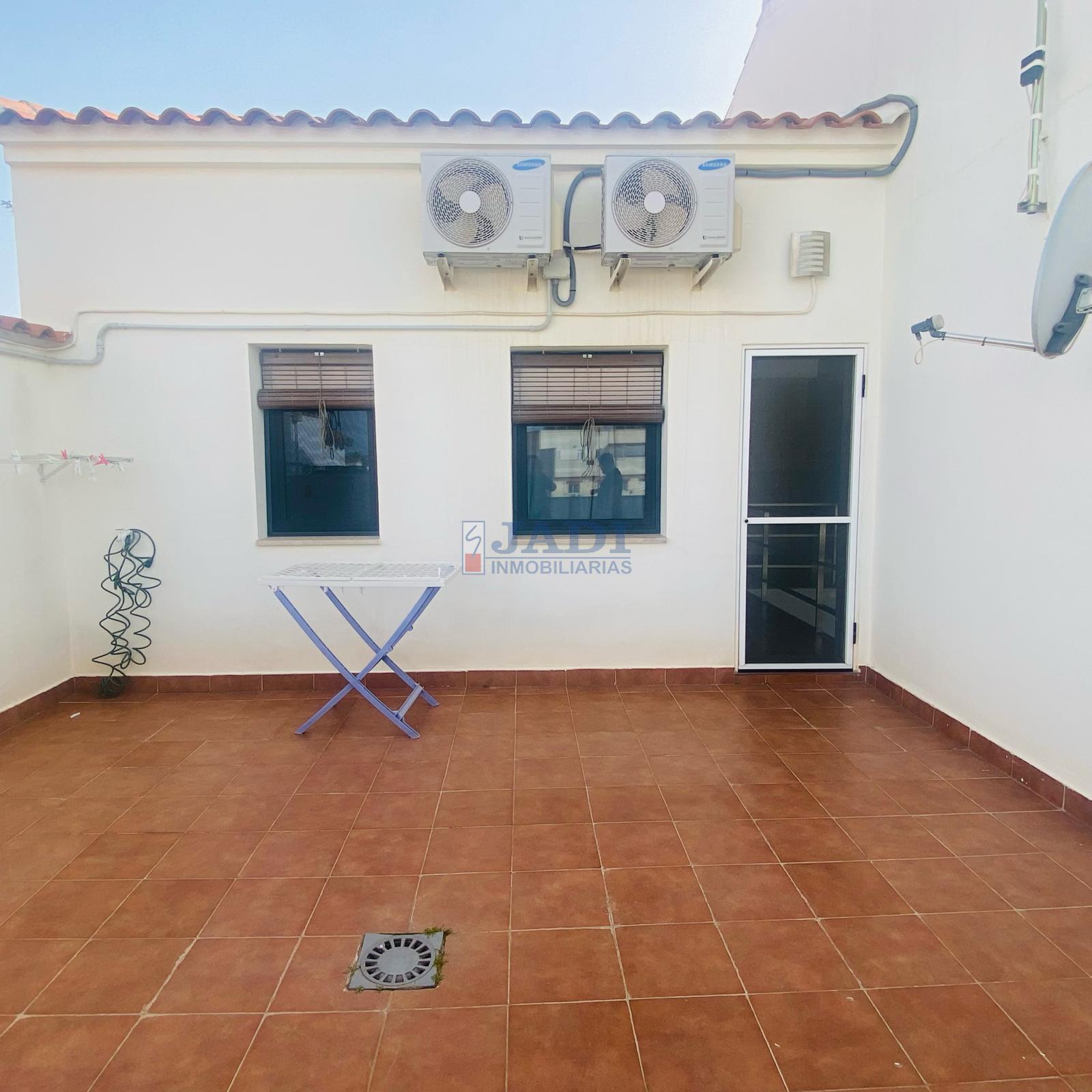 For sale of house in Valdepeñas