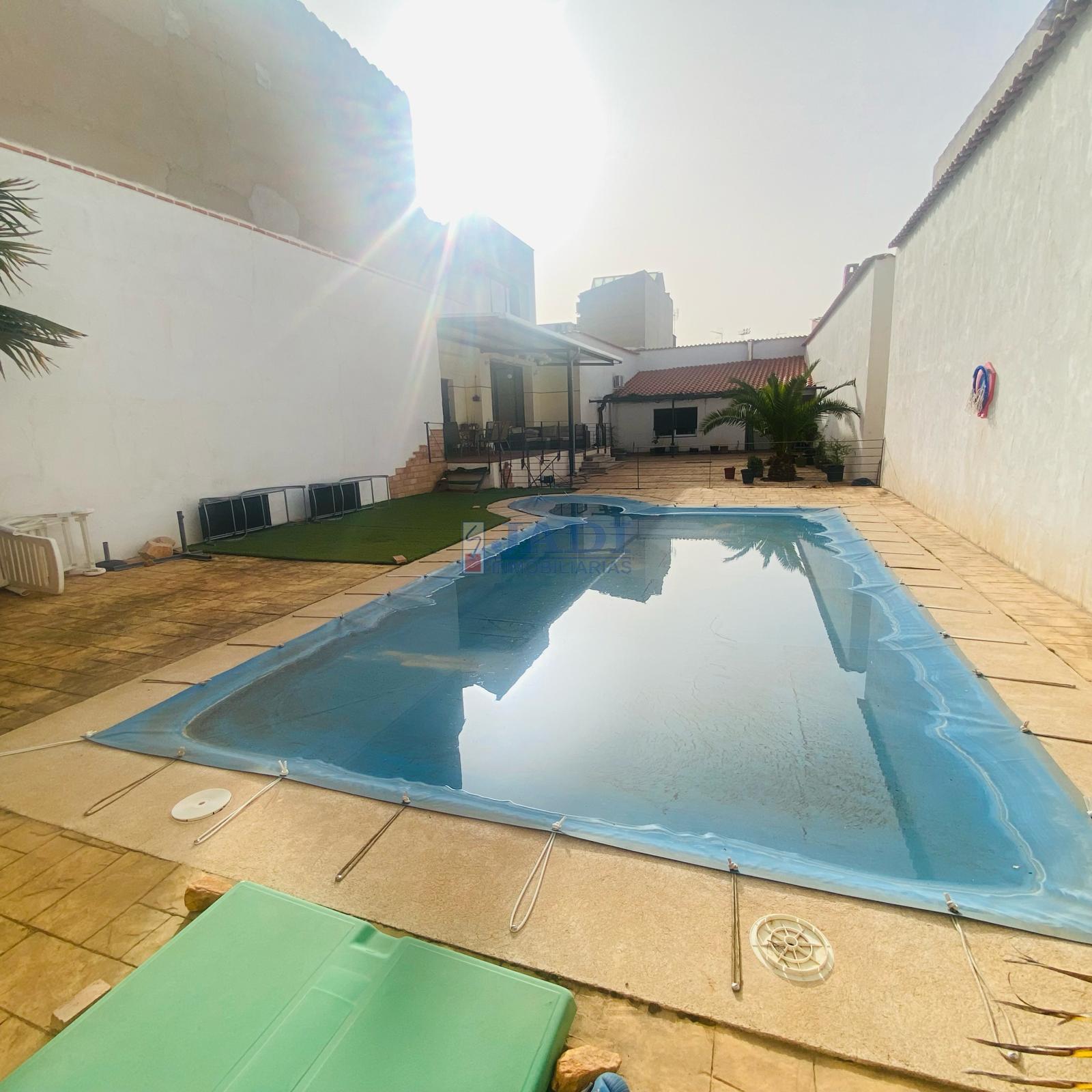 For sale of house in Valdepeñas