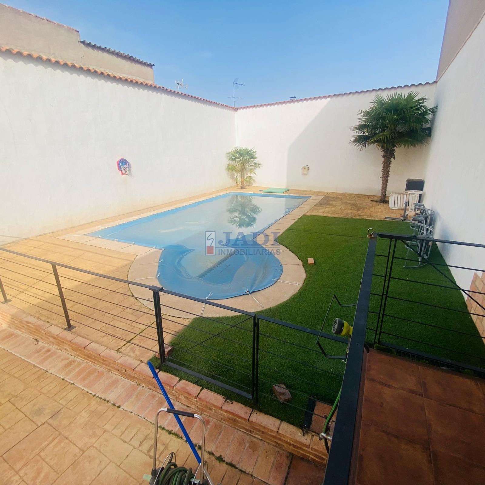 For sale of house in Valdepeñas