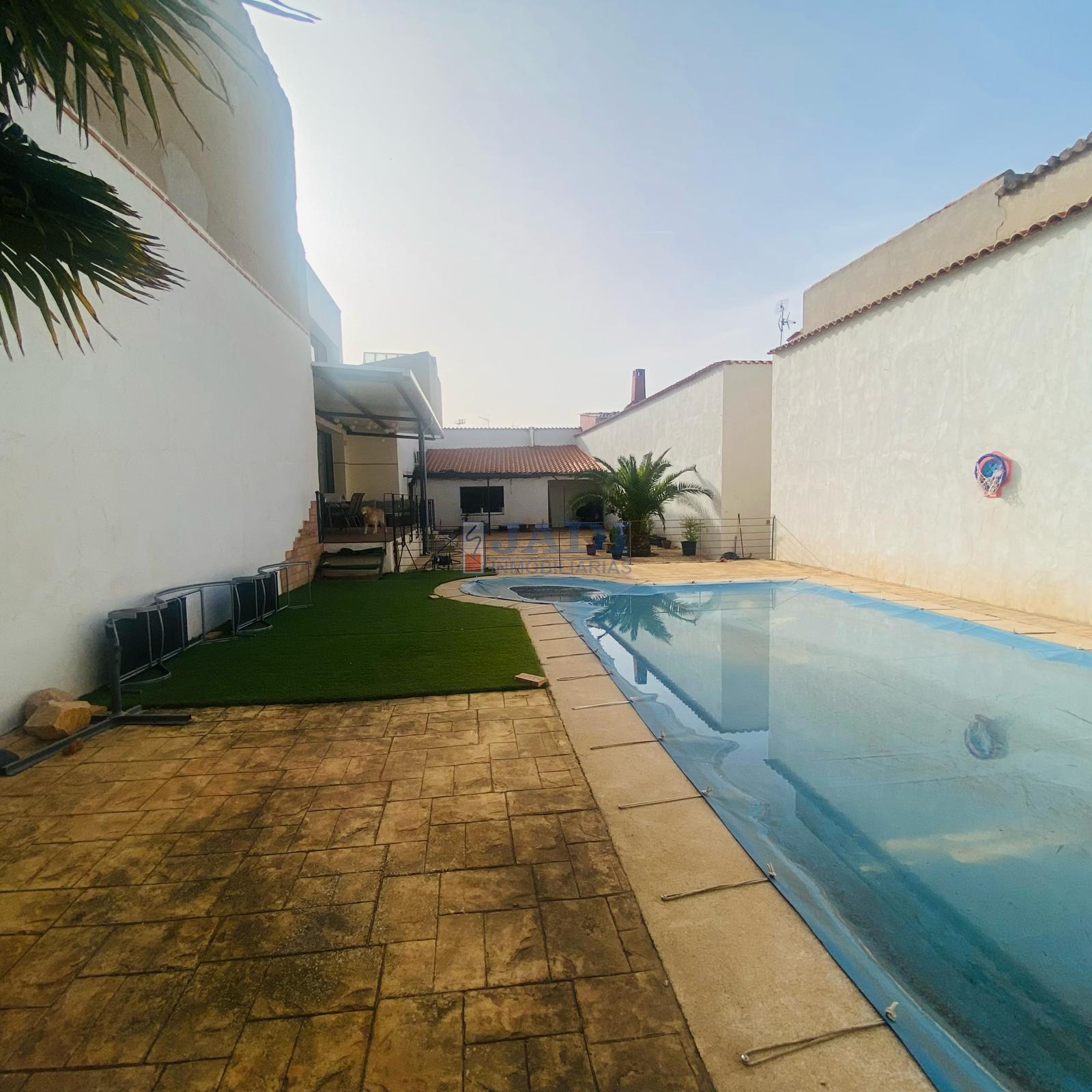 For sale of house in Valdepeñas