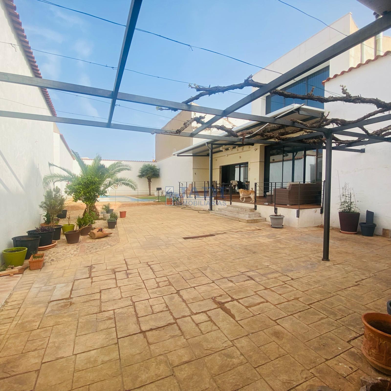 For sale of house in Valdepeñas
