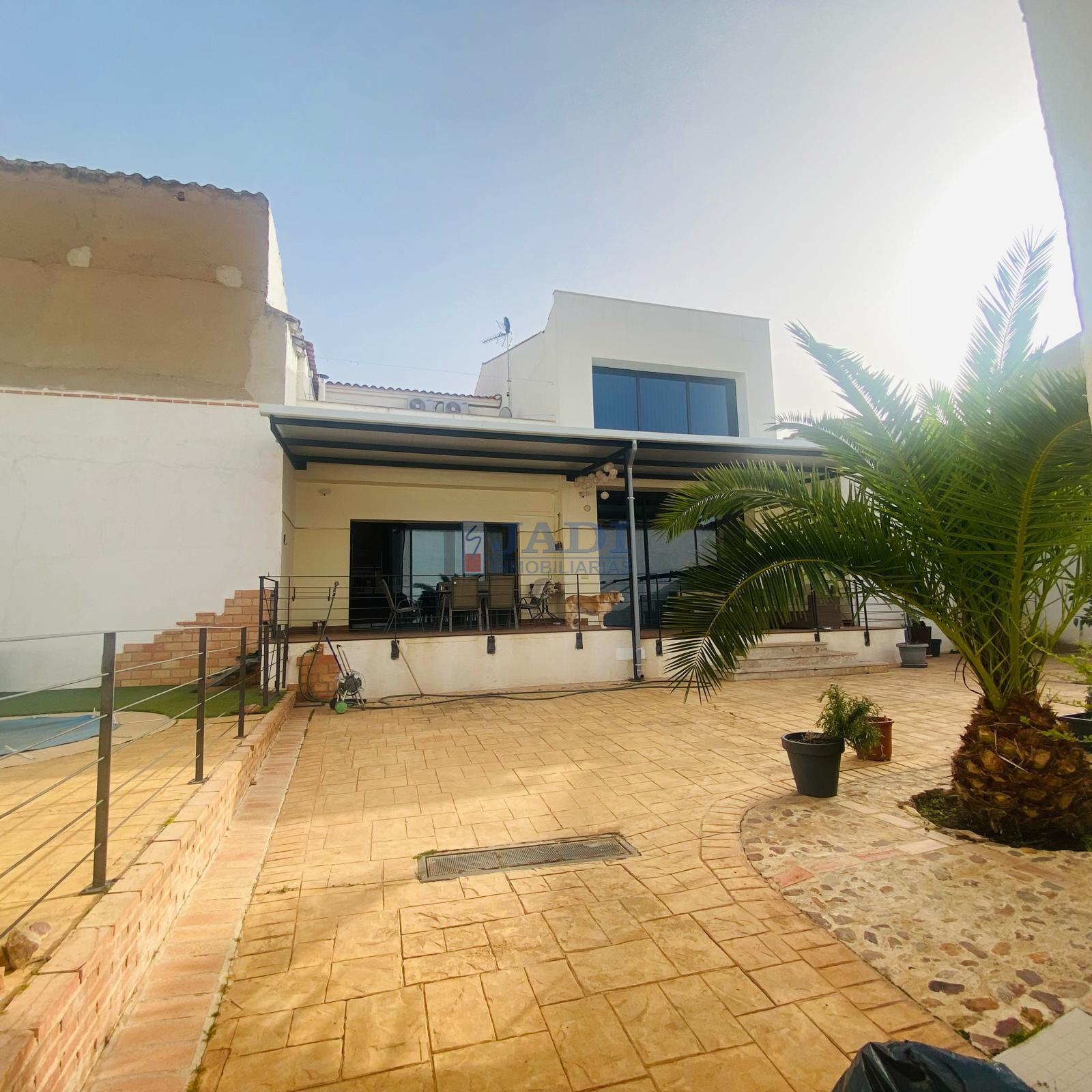 For sale of house in Valdepeñas
