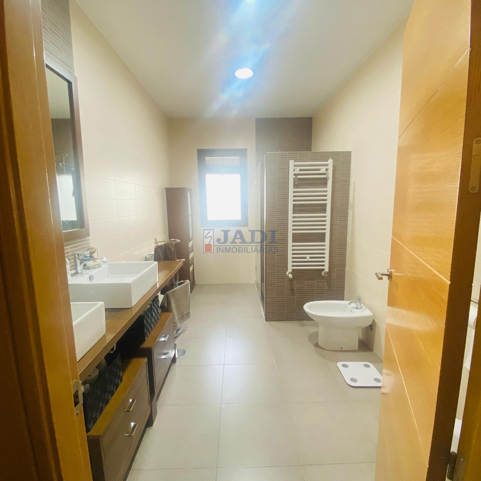For sale of house in Valdepeñas