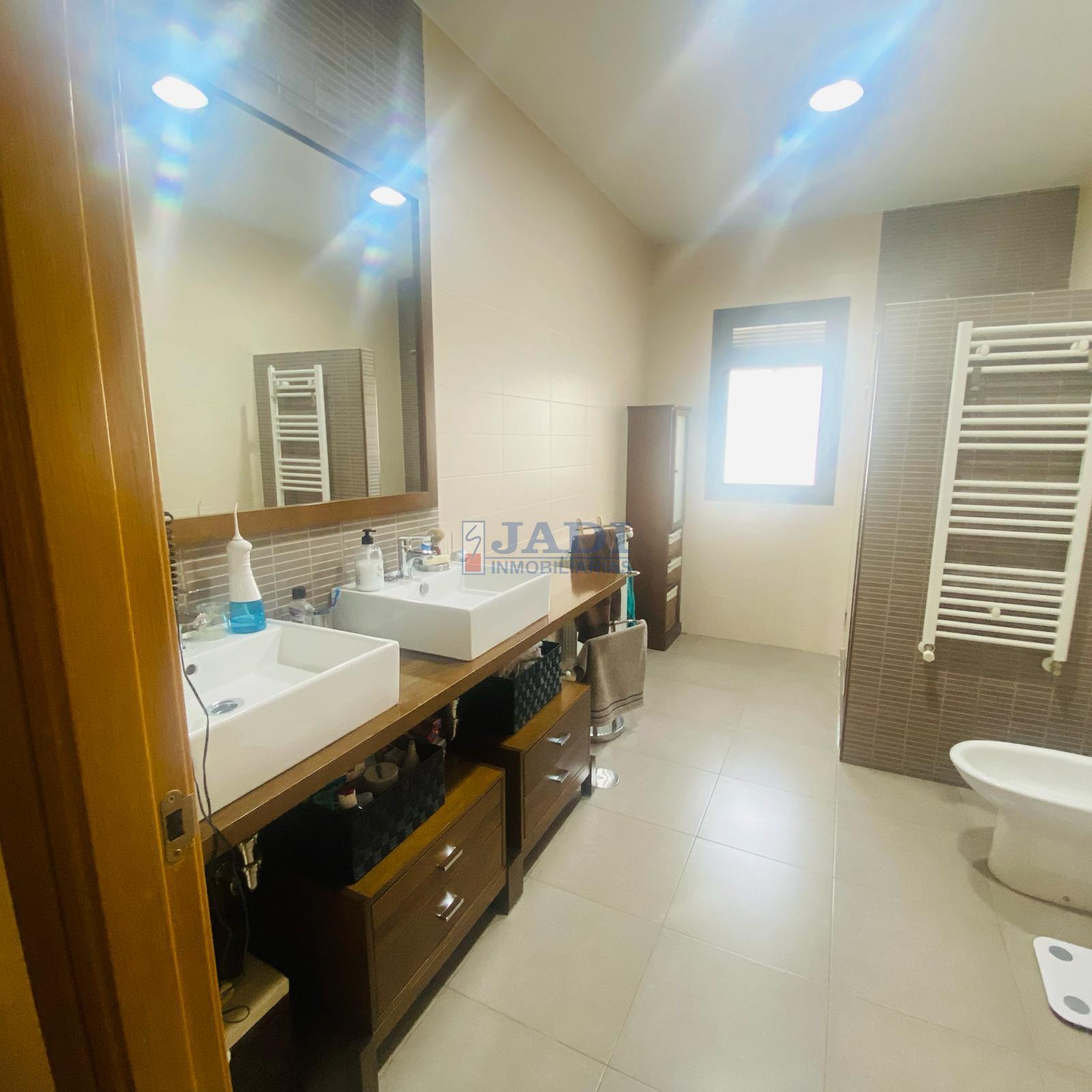 For sale of house in Valdepeñas