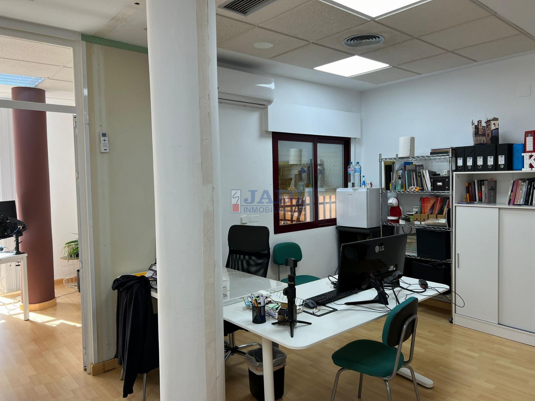 For sale of office in Valdepeñas
