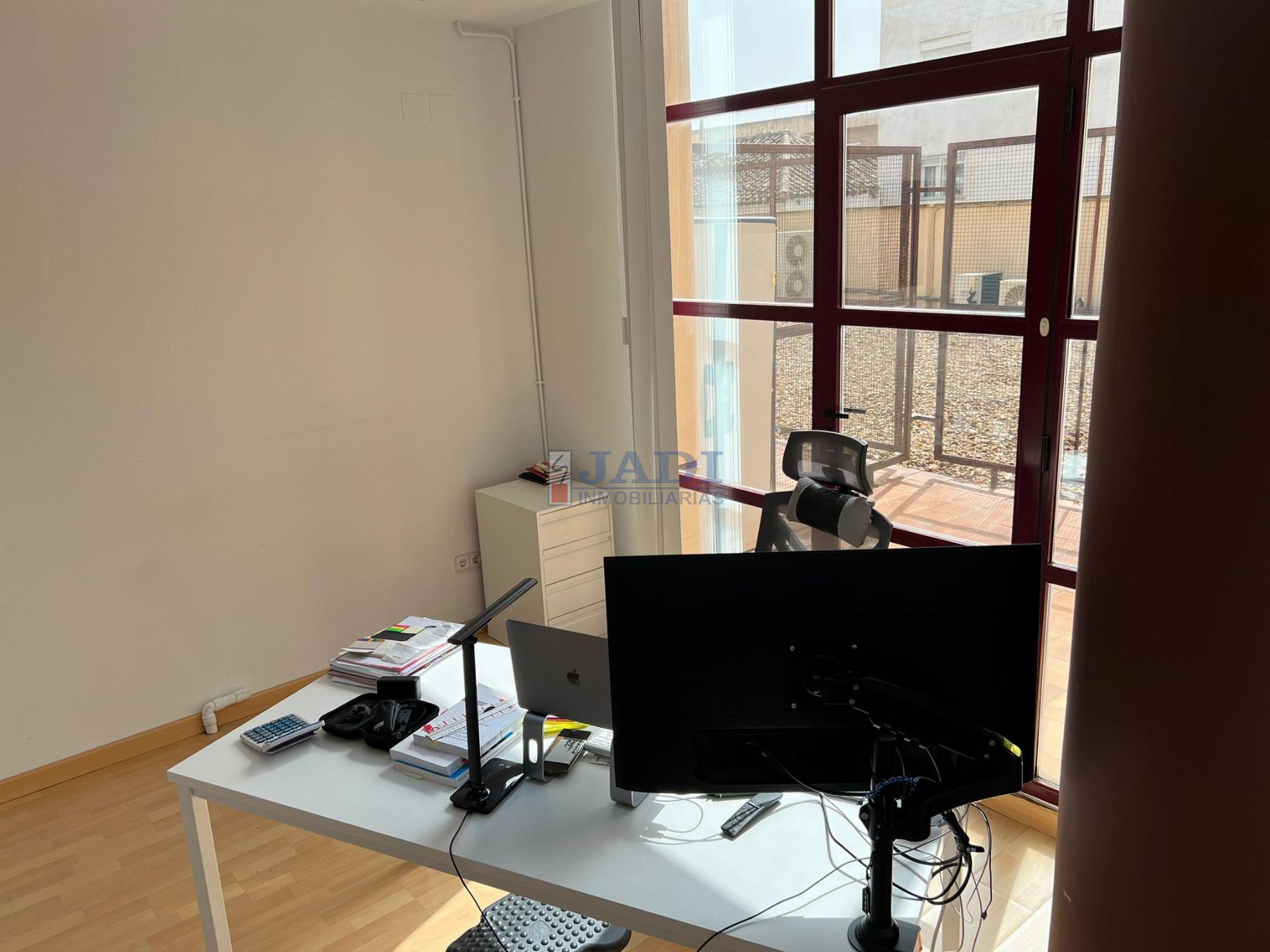 For sale of office in Valdepeñas