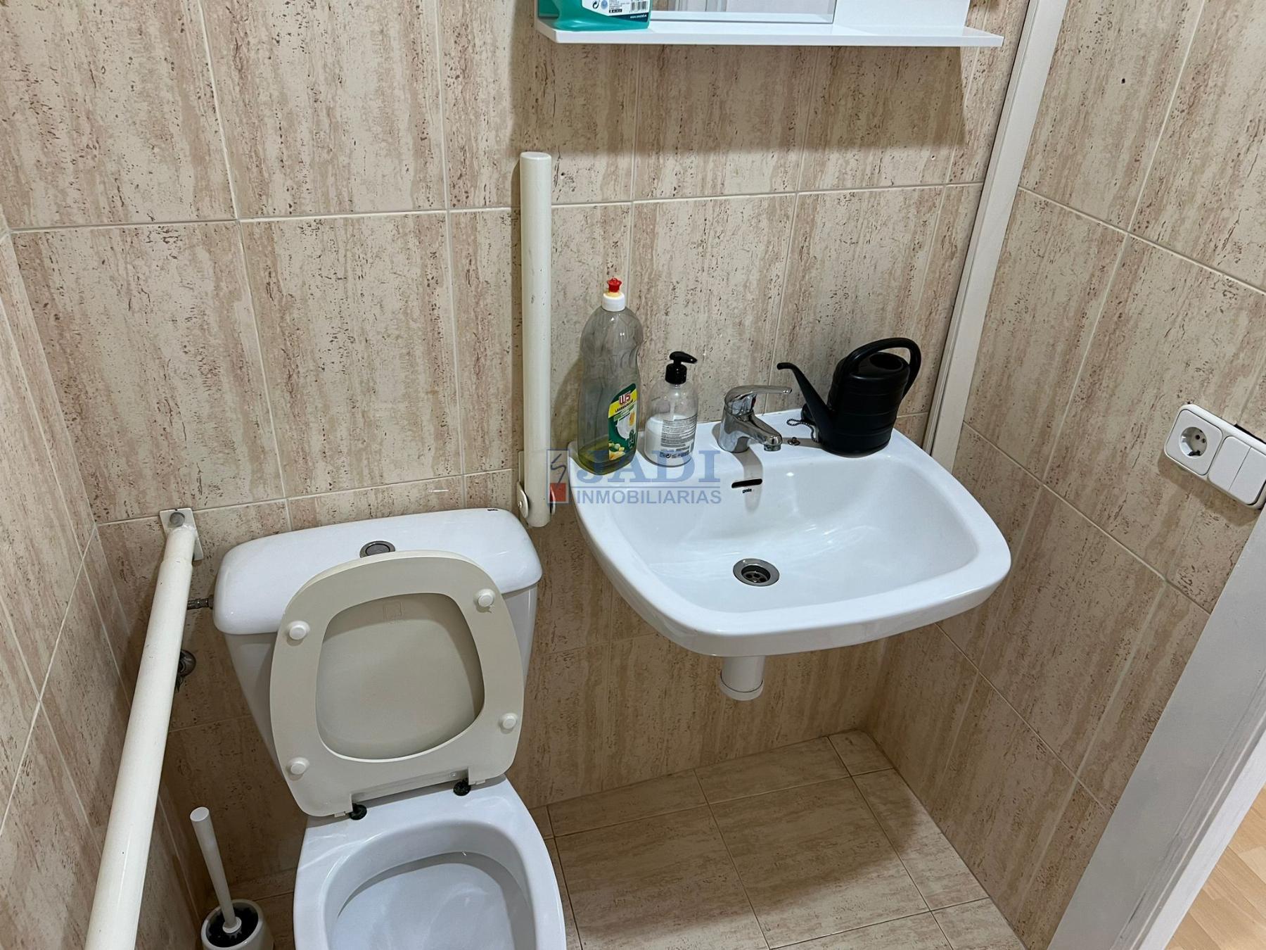 For sale of office in Valdepeñas