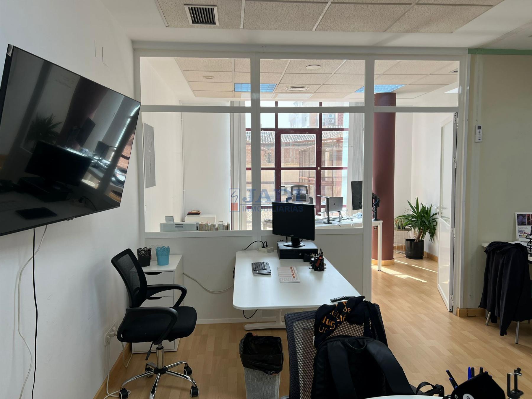 For sale of office in Valdepeñas