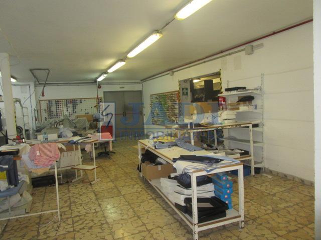 Venta de local comercial en Valdepeñas