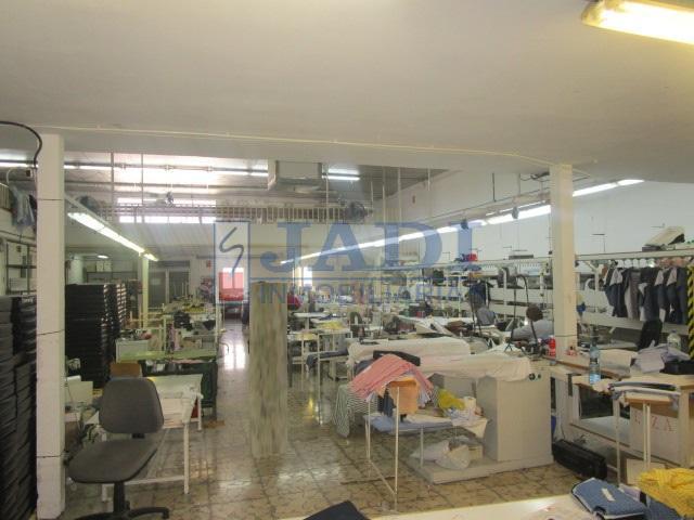 Venta de local en Valdepeñas