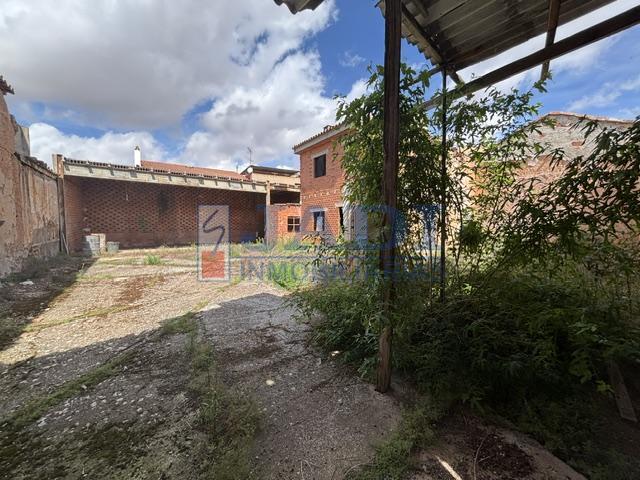 For sale of land in Valdepeñas
