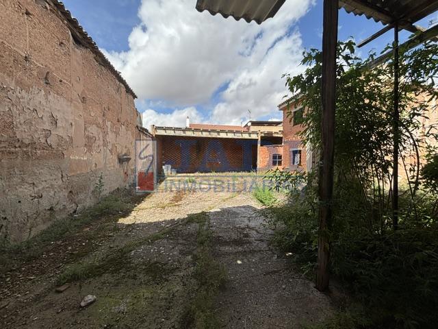 For sale of land in Valdepeñas